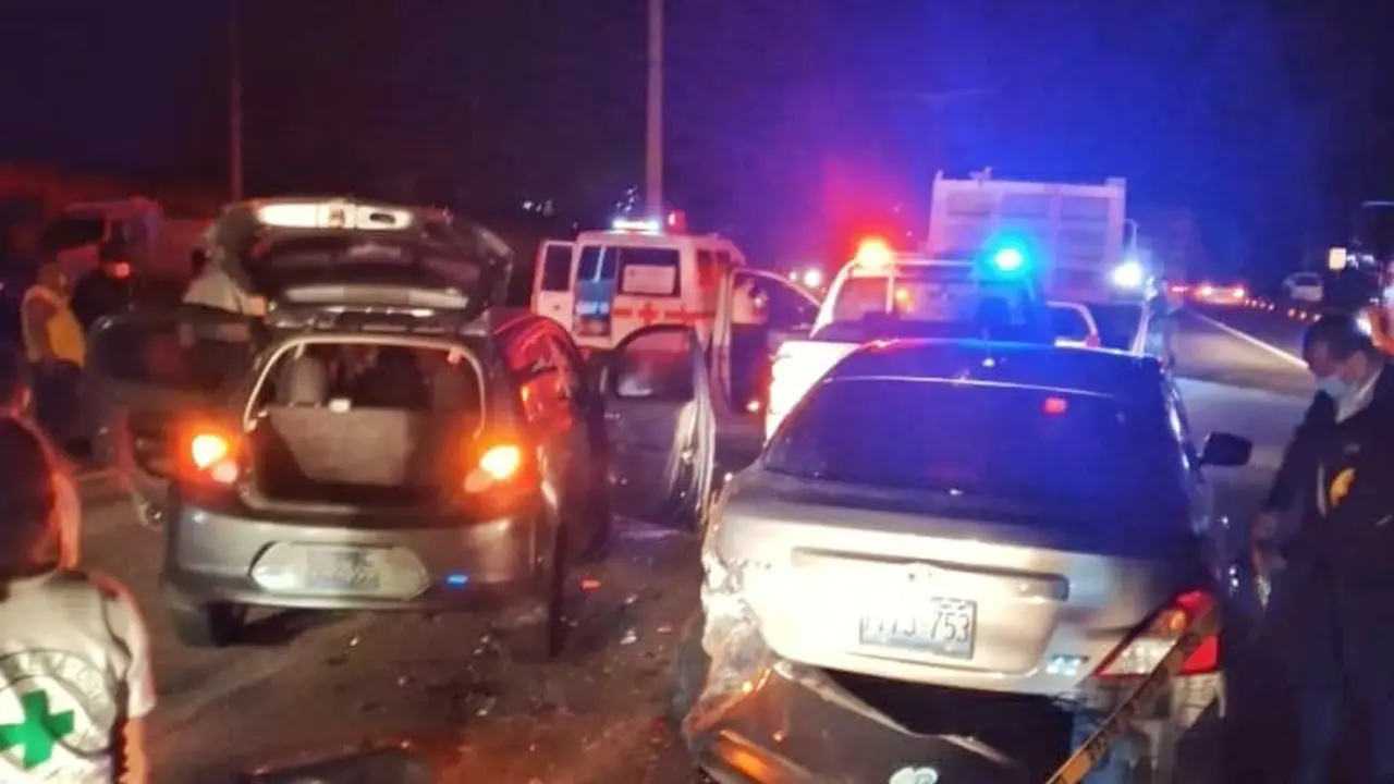 Accidente en la monse&ntilde;or romero a patrulla