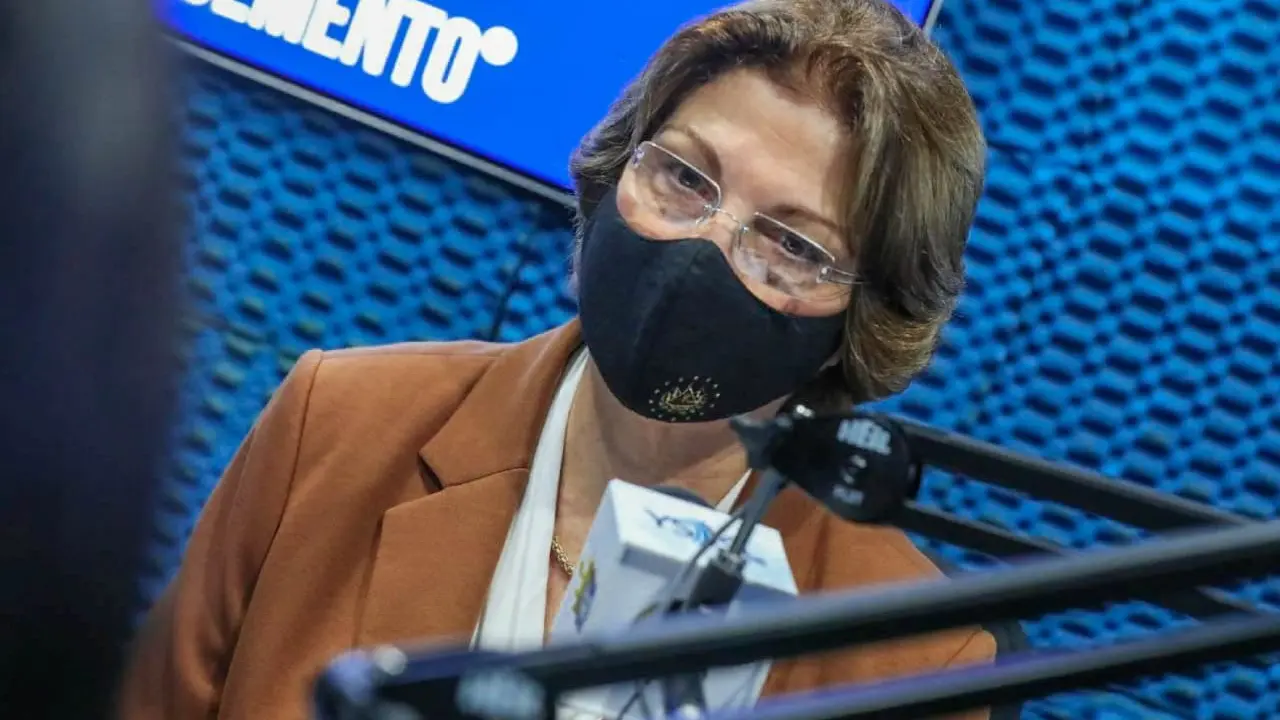 Ministra de Educaci&oacute;n