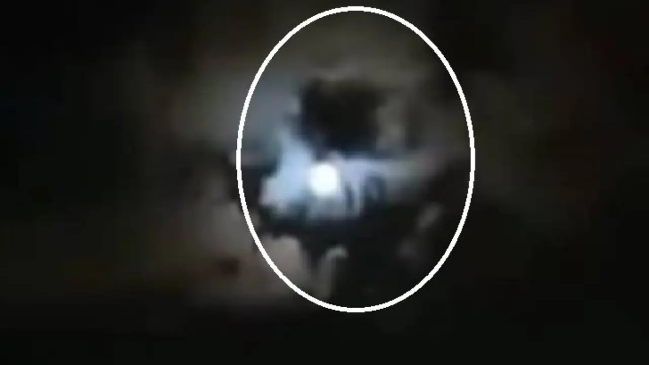 Figura de Maradona en el Cielo2