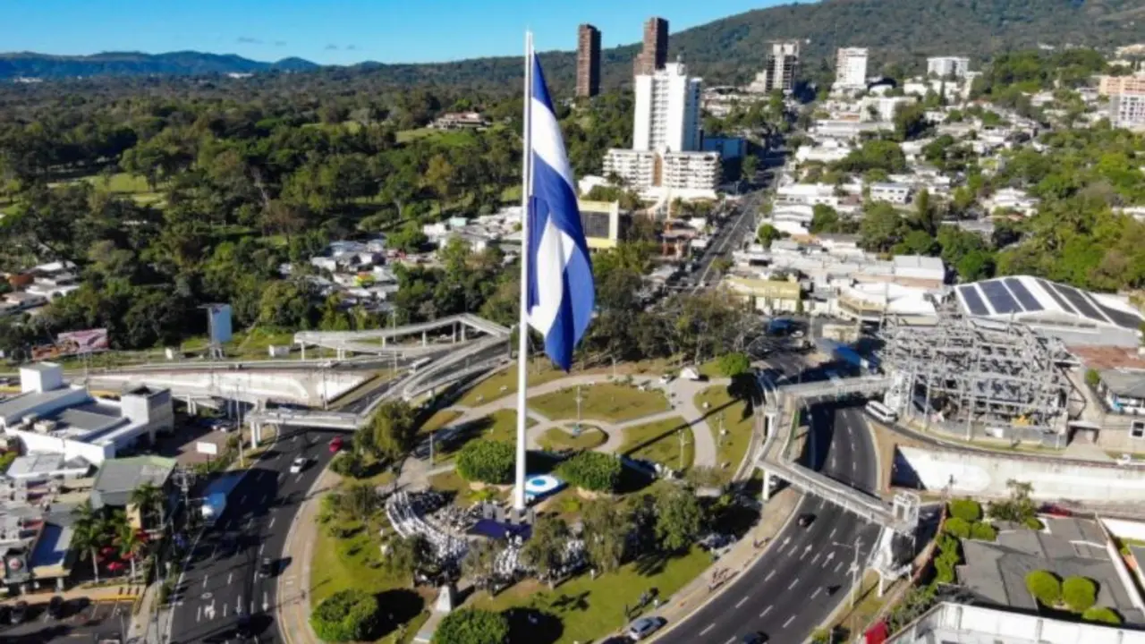 Bandera m&aacute;s grande
