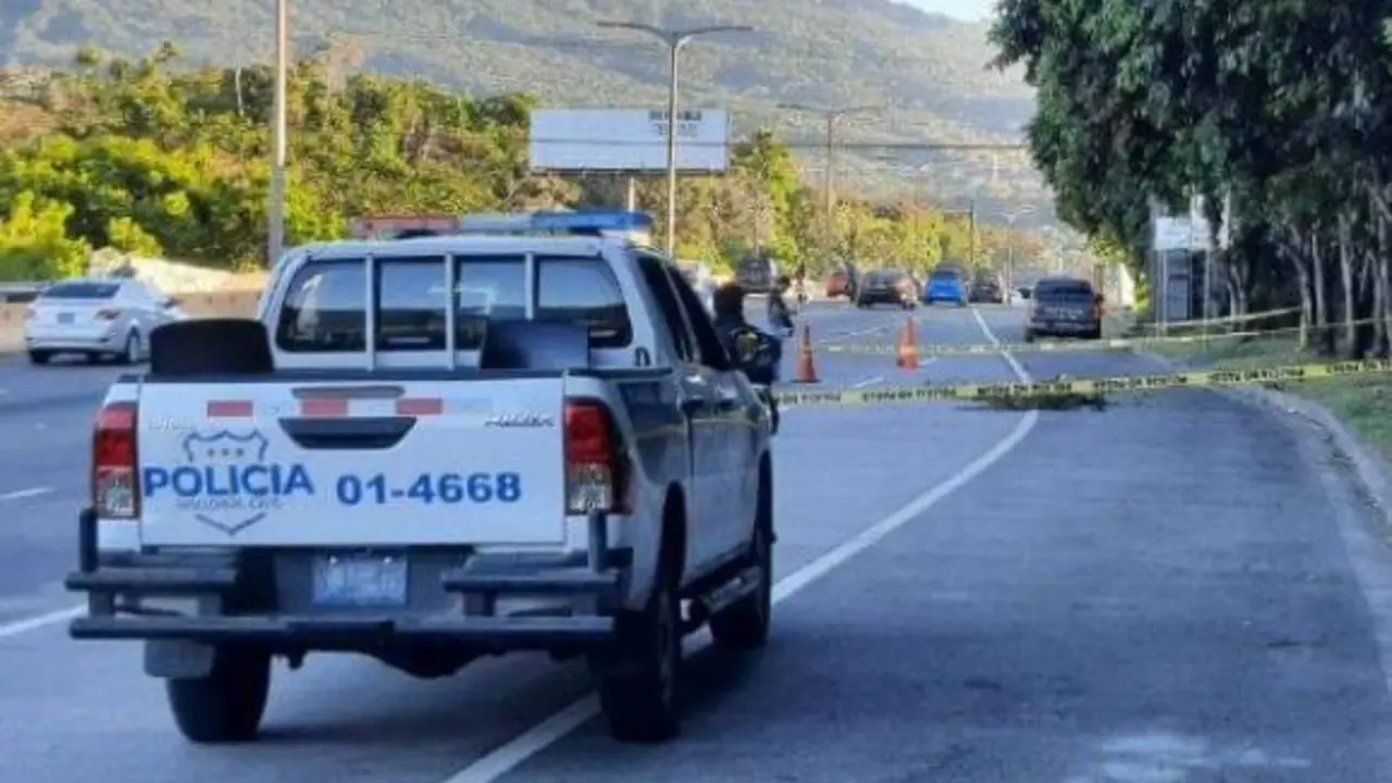 Cuerpo en bulevar Monse&ntilde;or Romero