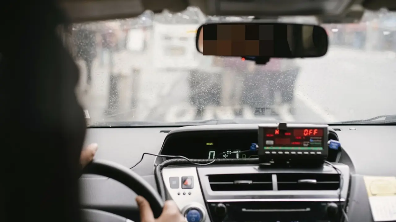 pexels-tim-samuel-5835306