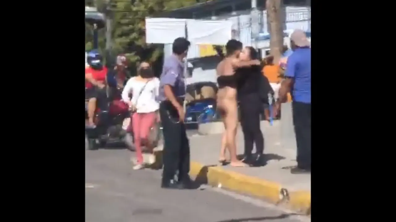 Desnudo a traer la mujer