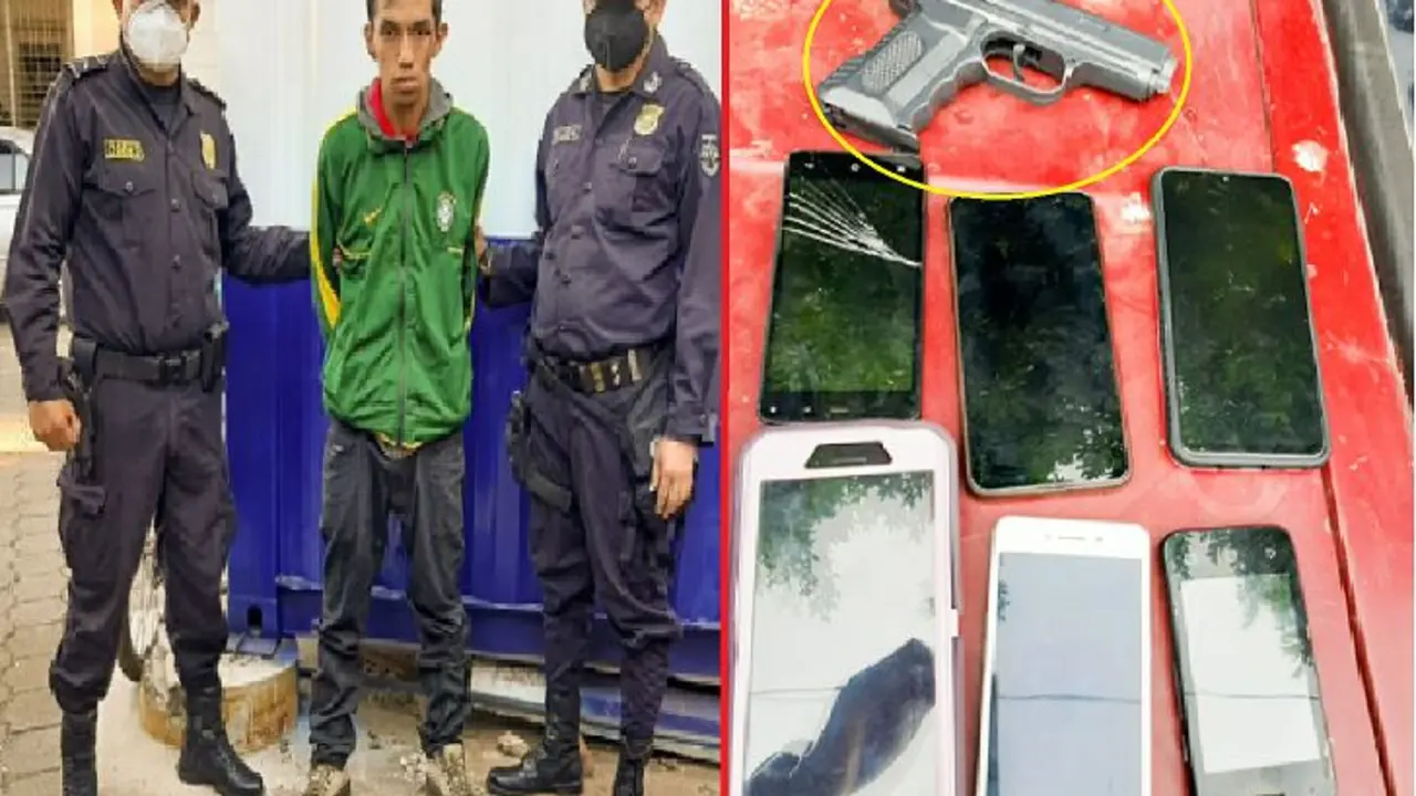 Con pistola de juguete