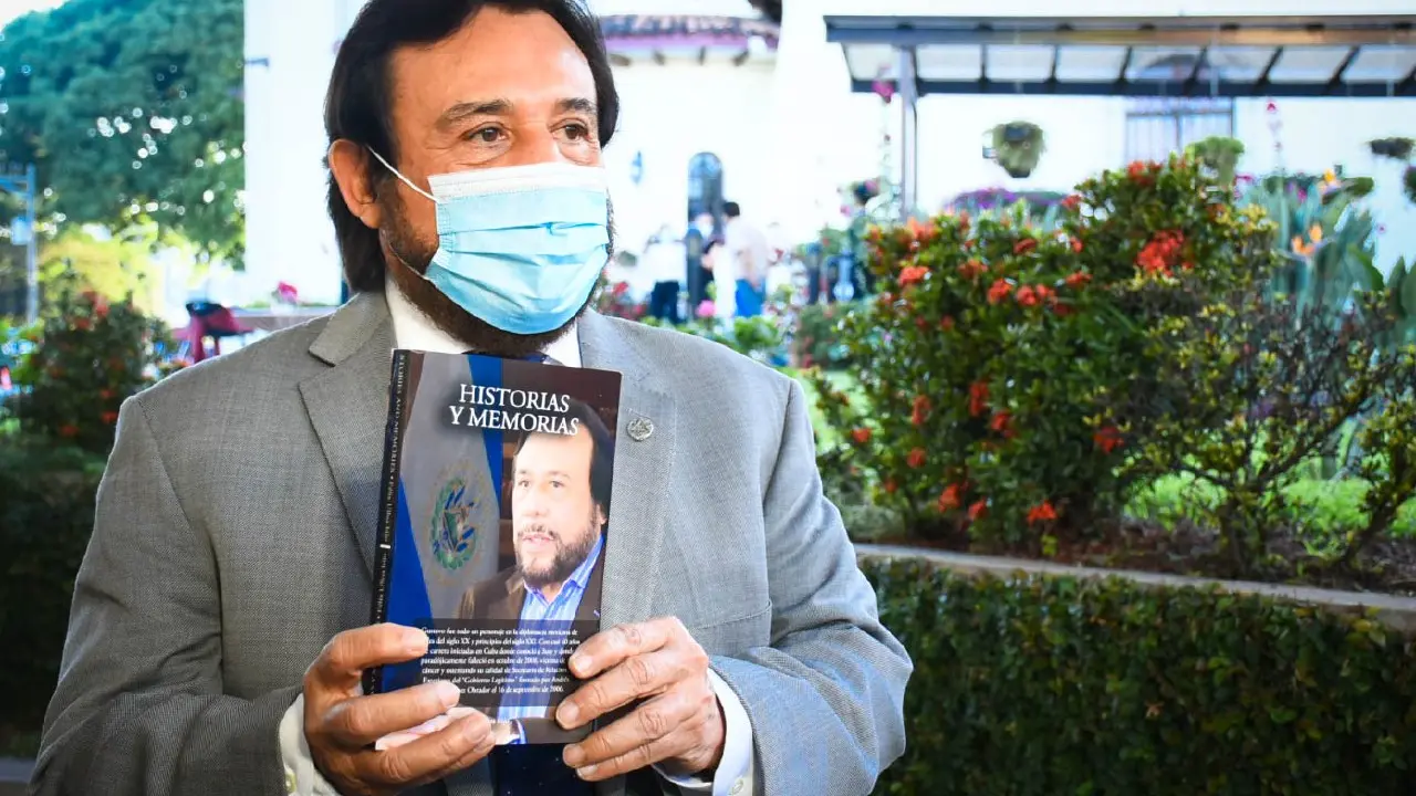 F&eacute;lix Ulloa libro