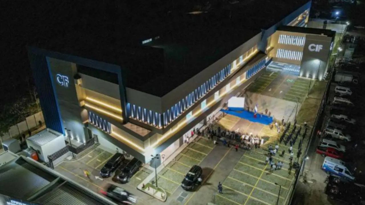 Polic&iacute;a cient&iacute;fica