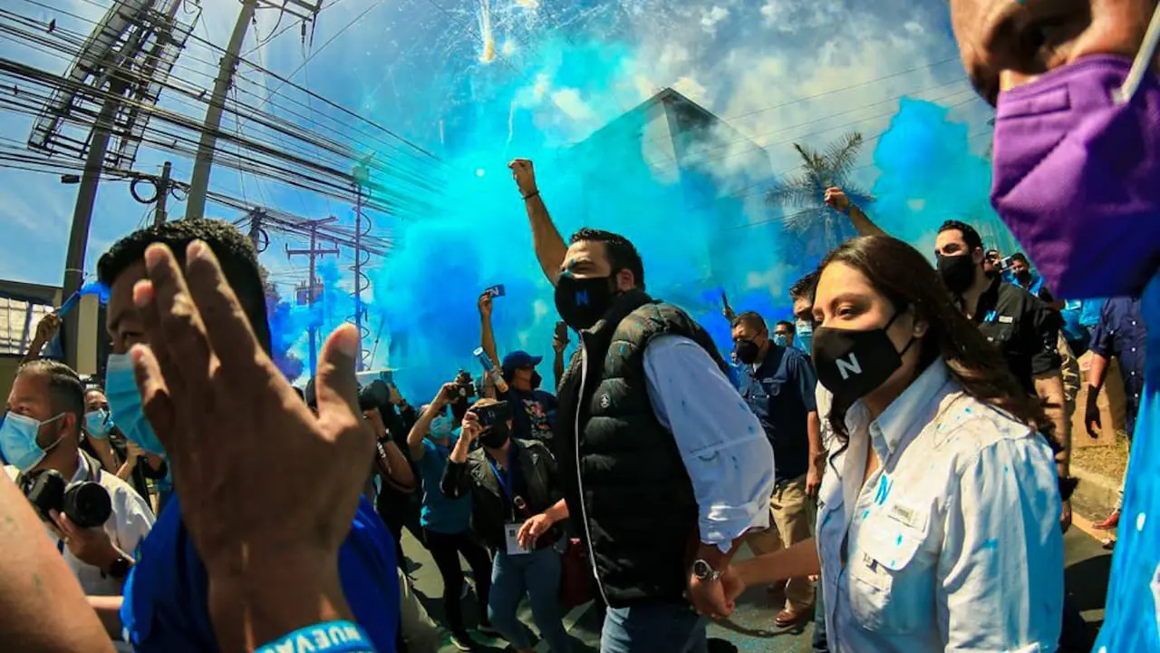 Nuevas Ideas celebrando