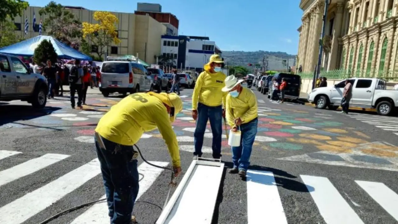 Se&ntilde;alizaci&oacute;n en centro de San Salvador