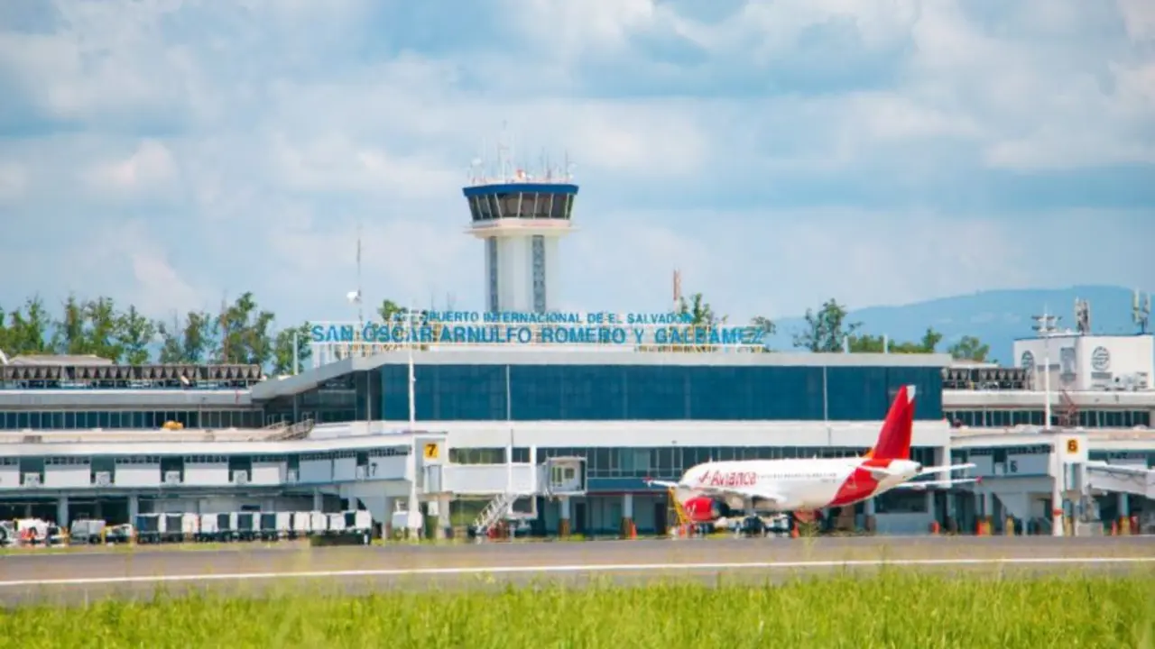 Aeropuerto Internacional San Oscar Romero