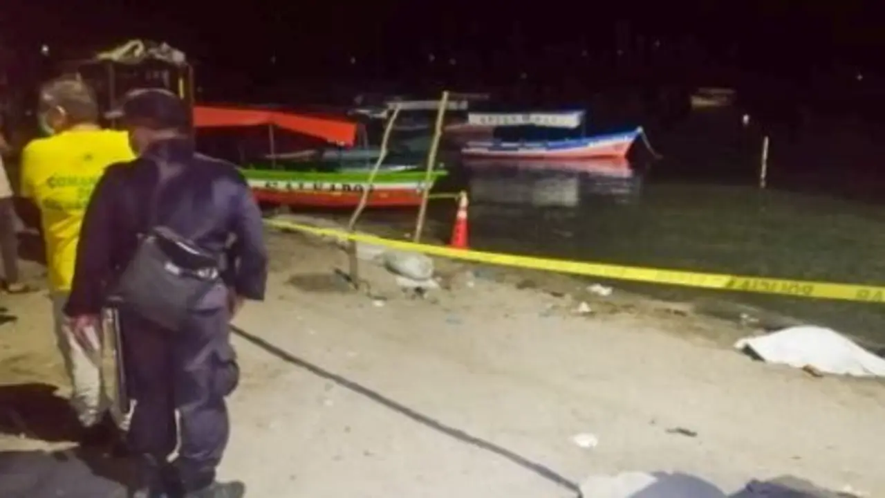 Lancha volcada en Apulo