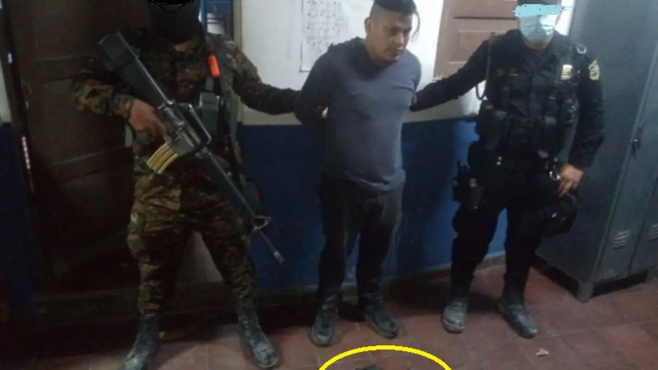 Detenido con pistola de la Polic&iacute;a