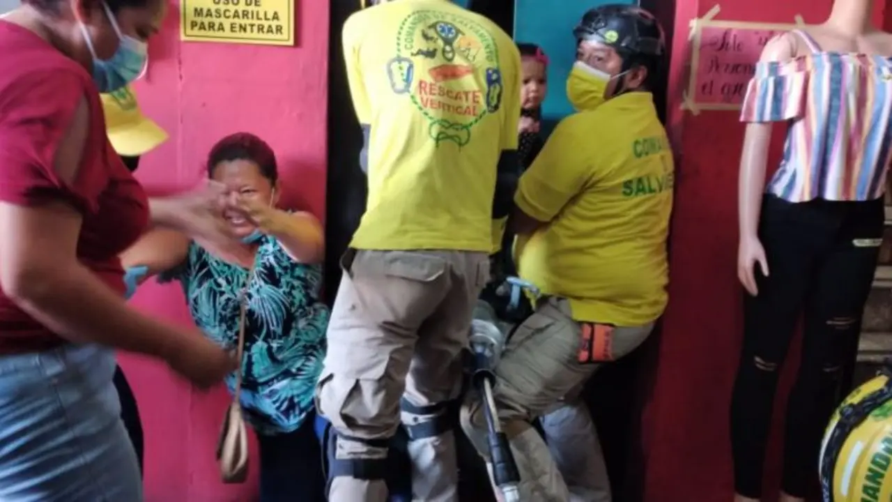 Atrapados en elevador