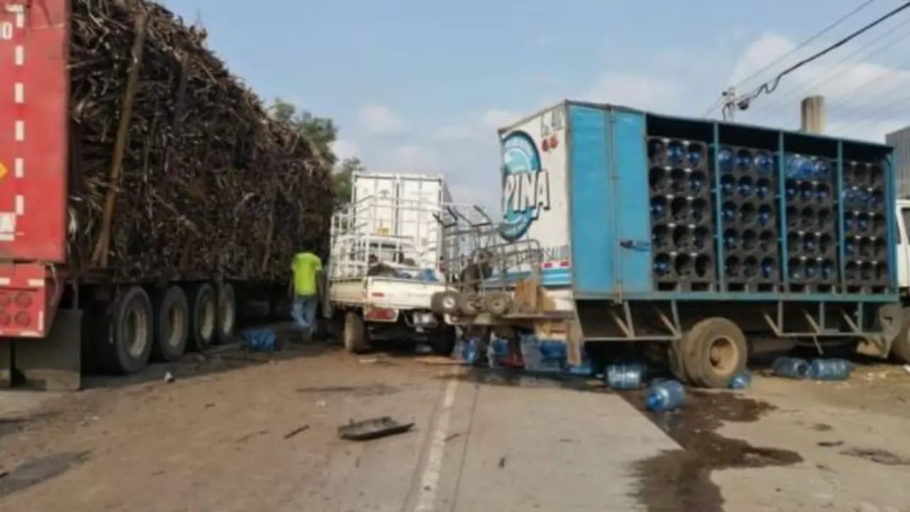 Rastra y 7 veh&iacute;culos