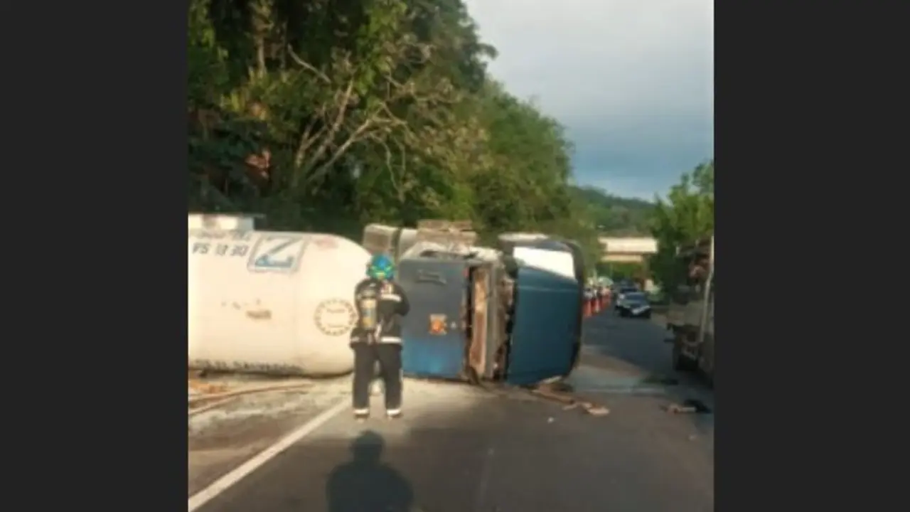 Pipa y cami&oacute;n