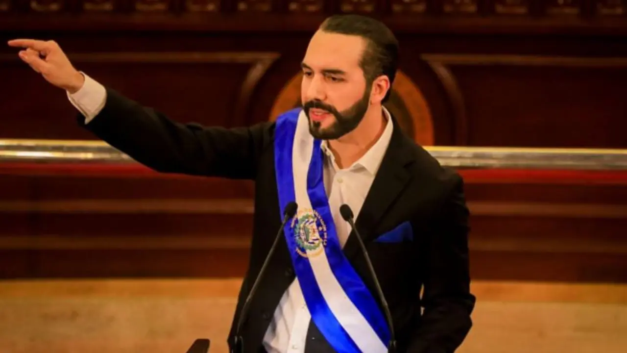 Bukele en discurso en Asamblea