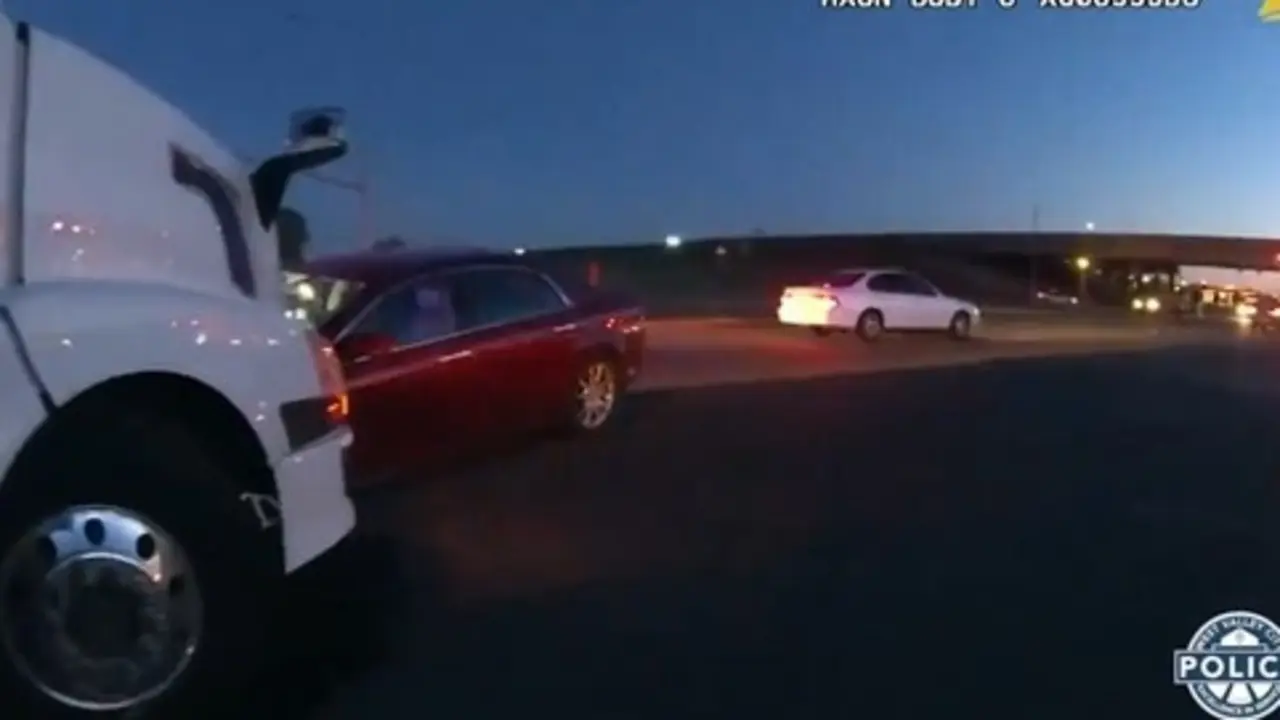 Ni&ntilde;as roban veh&iacute;culo de sus padres