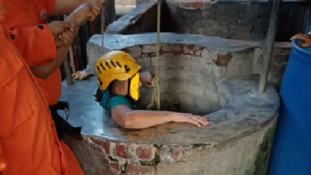 Menor en pozo de 15 metros