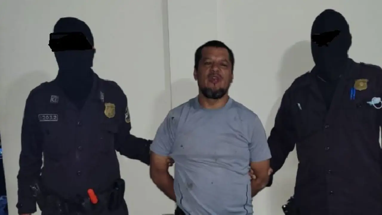 Balea a dos polic&iacute;as