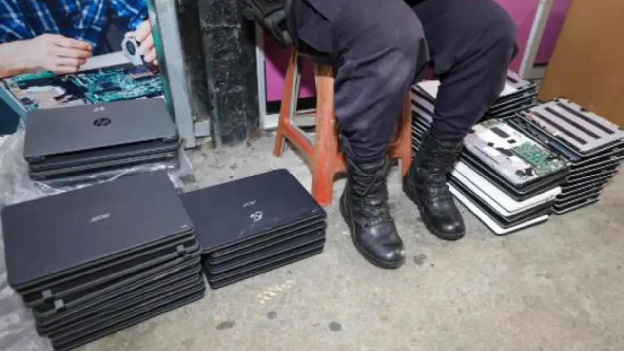 Decomisan 67 computadoras