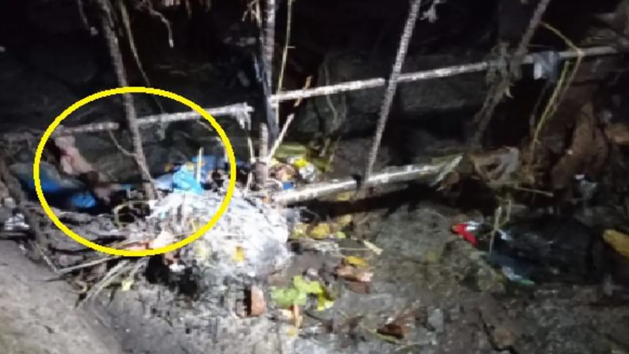 Cuerpo de mujer en rejilla