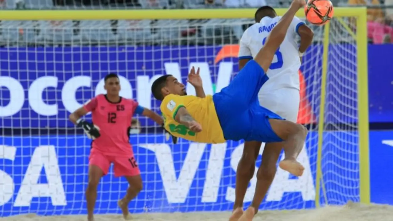 Selecci&oacute;n de playa pierde 4 a 2