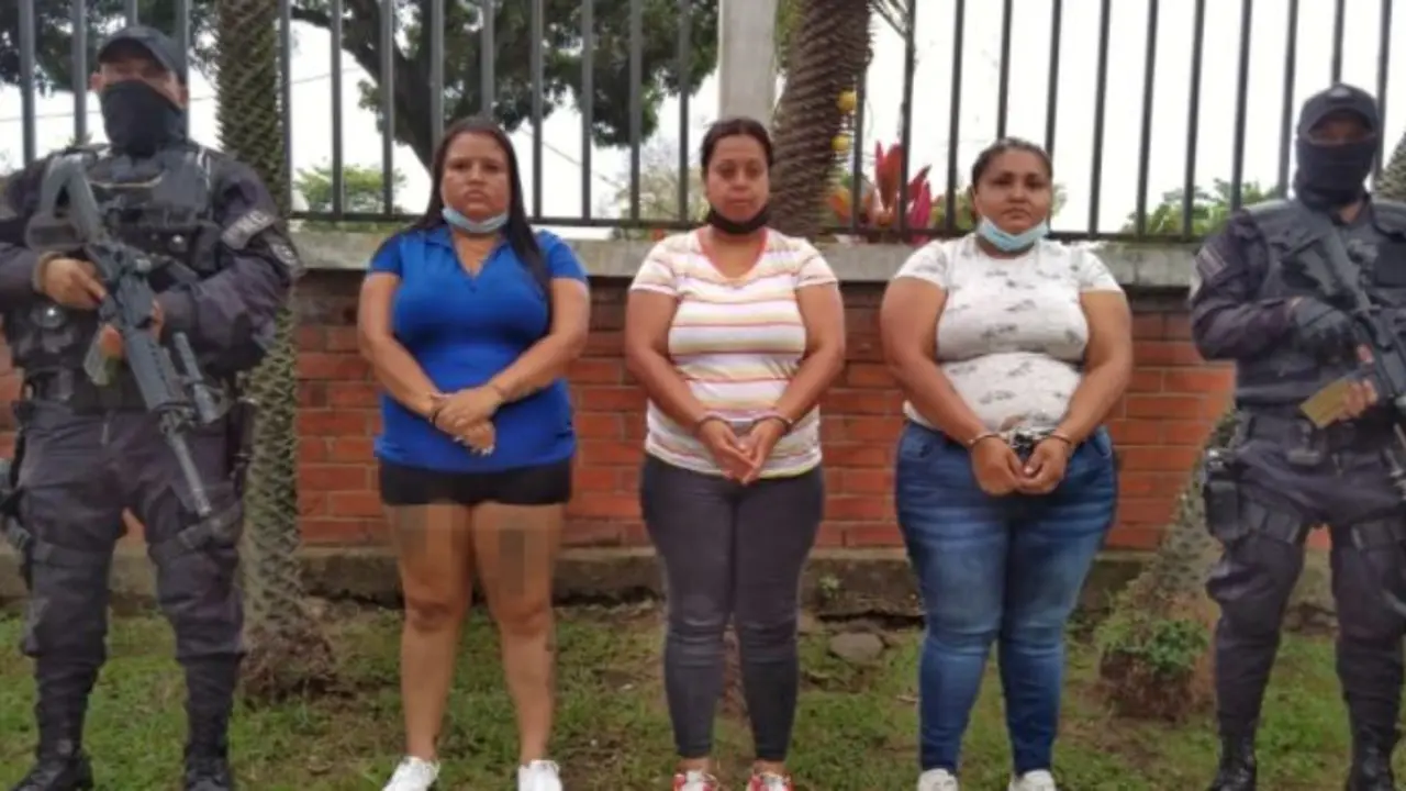 Mujeres extorsionistas