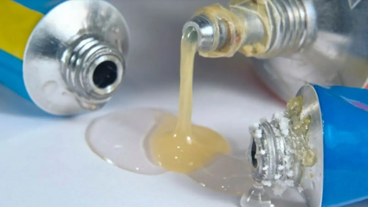 Pegamente en el pene