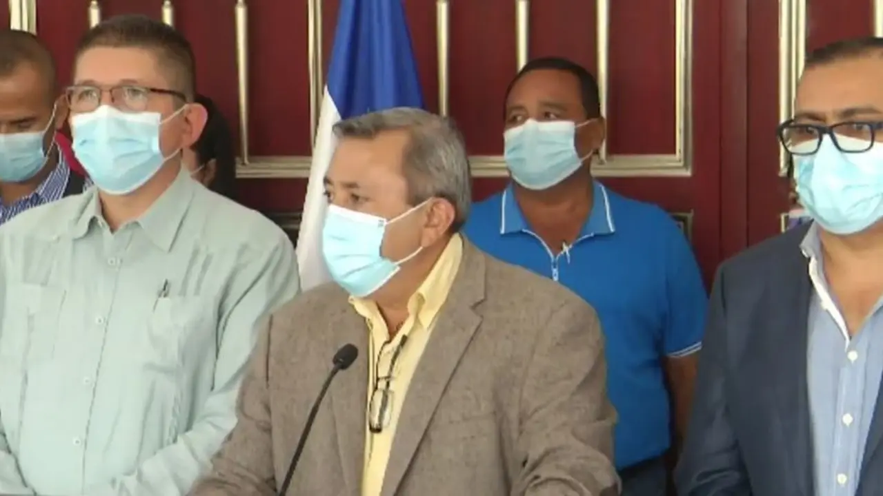 Carlos Reyes renuncia