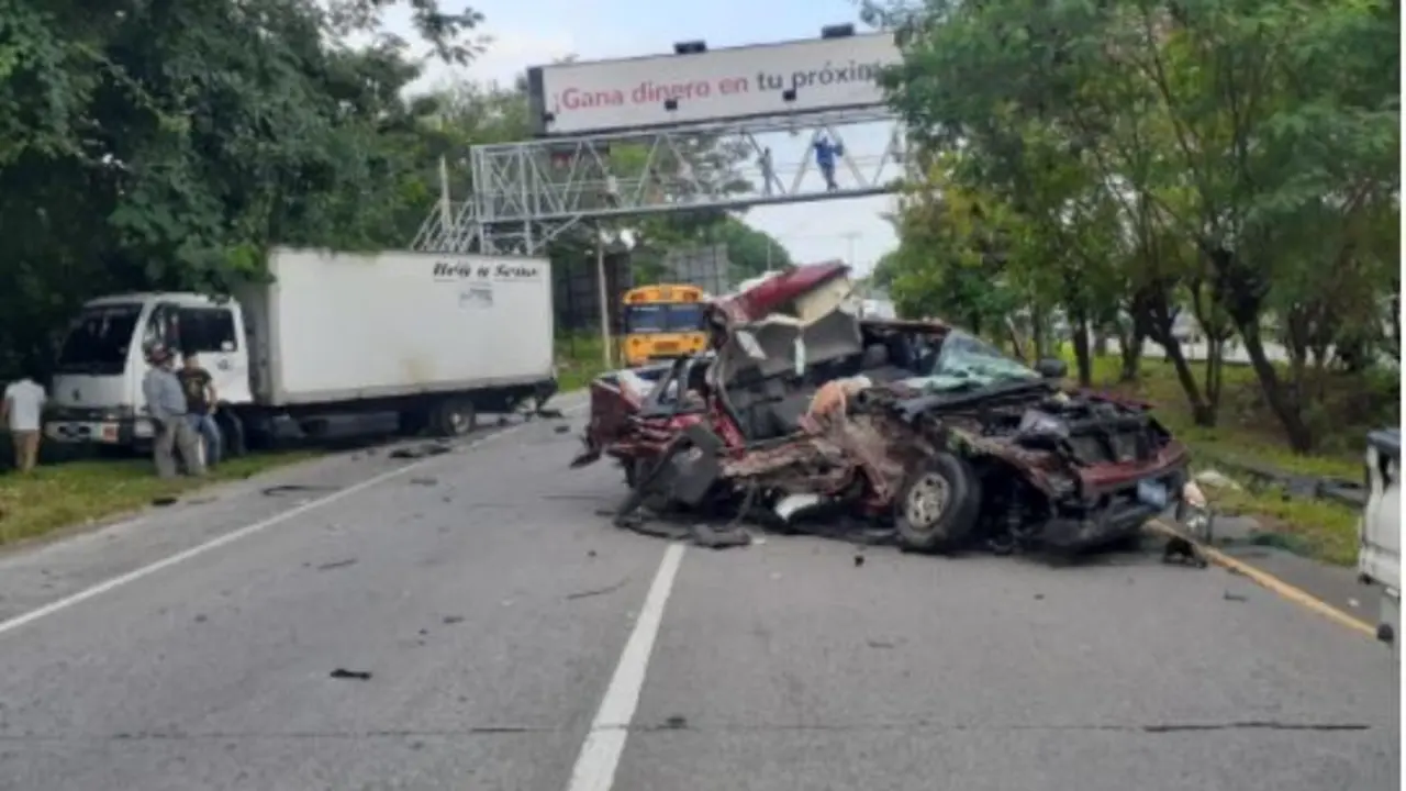 Tres muertos en carretera a Comalapa