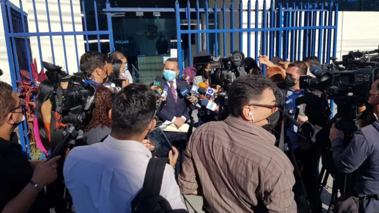 Contra nueve alcald&iacute;as