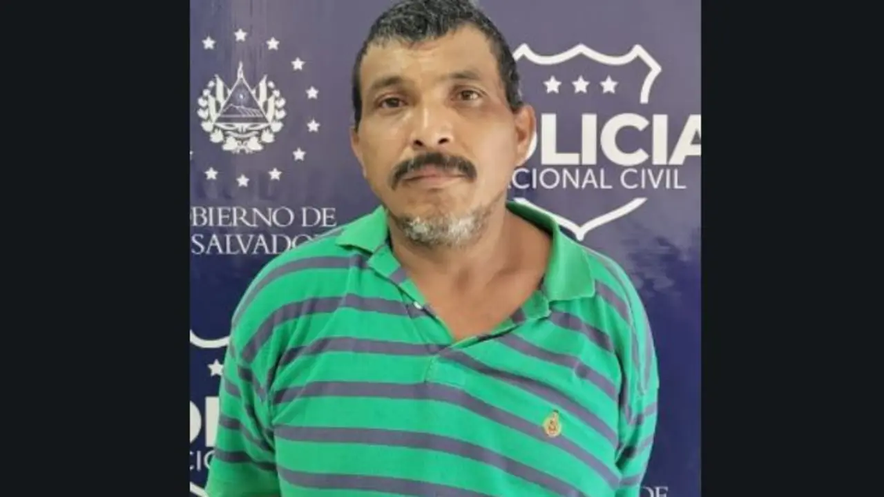 Detenido por mostrar genitales