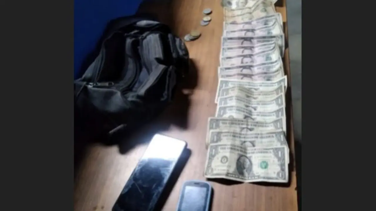 Celulares y dinero abandonados