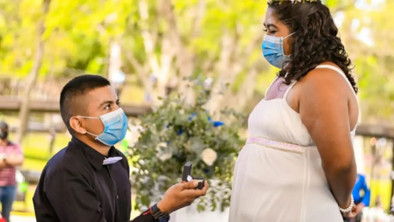 M&aacute;s de 20 parejas se casan en San Valent&iacute;n