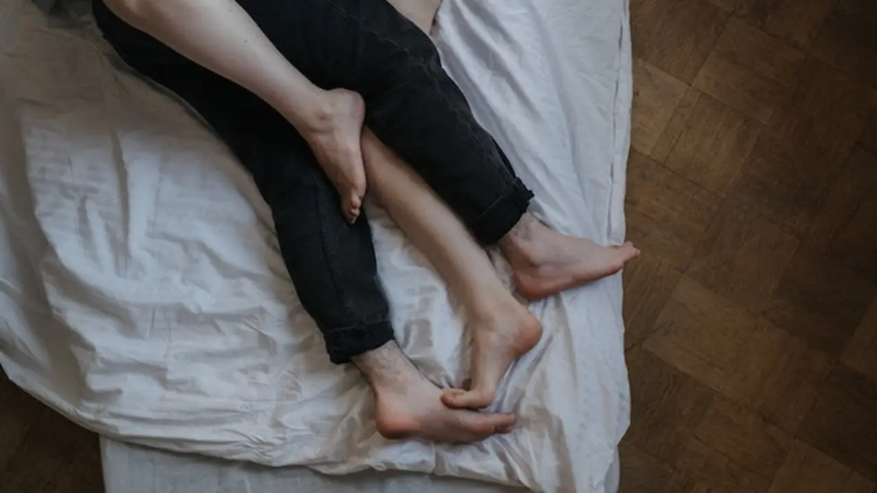 pareja en cama