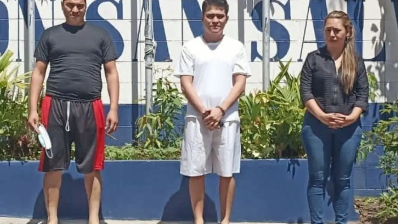 M&eacute;dico, vigilante y secretaria