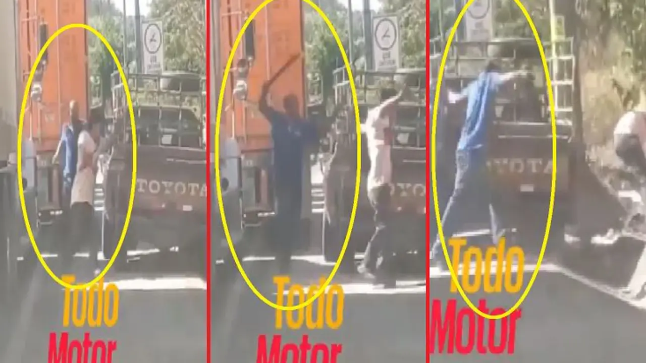 Lo sigue con un machete