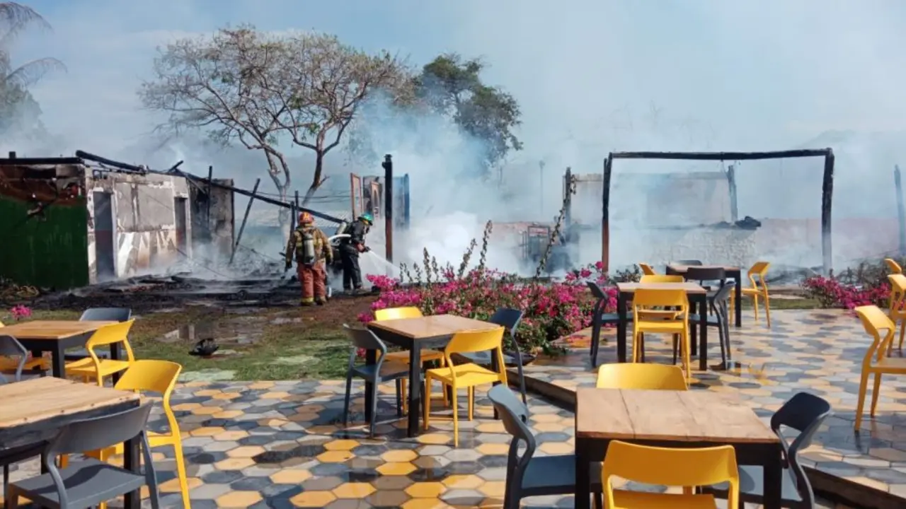 Restaurante en Plaza Sunset