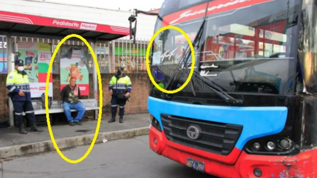 Busero de la 44 en Metrosur