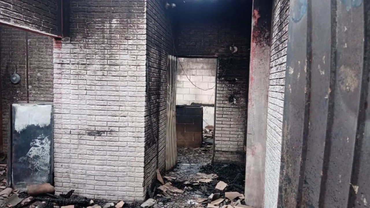 Incendio consume vivienda en Tonacatepeque