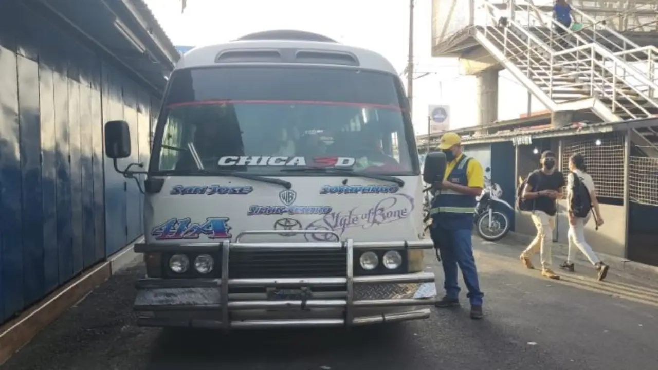 Microbusero de la 41-A multado en Soya
