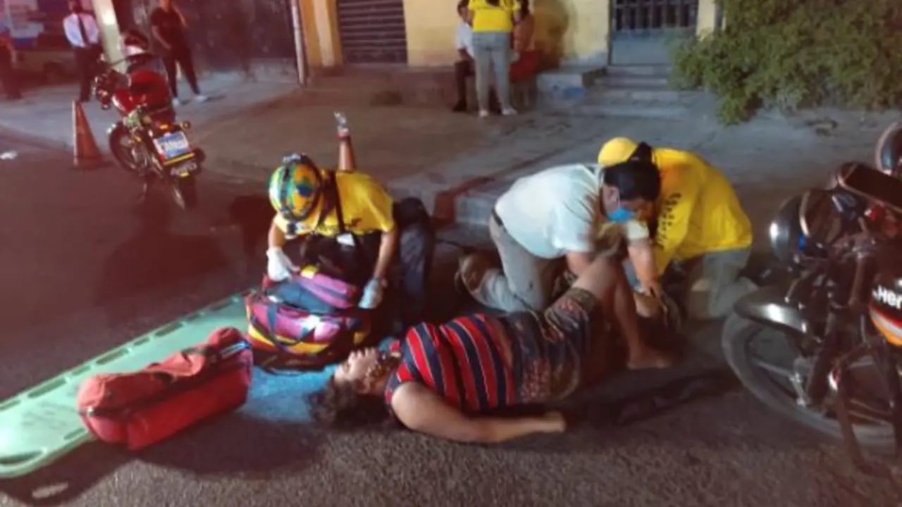 Motociclista atropella a dos mujeres