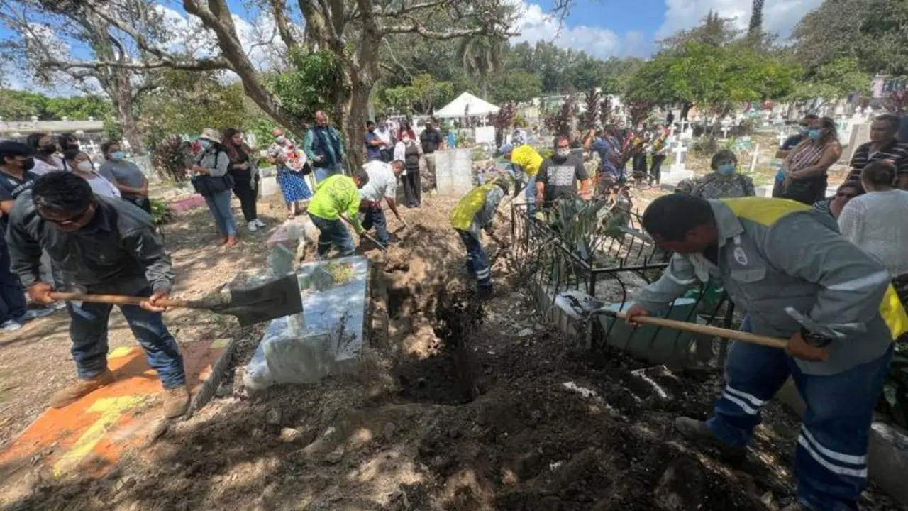 Sepultan a tres mujeres en Santa Tecla