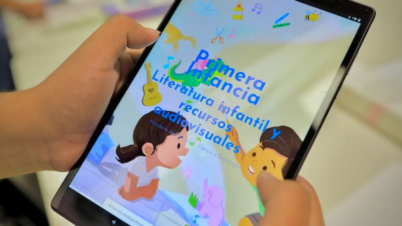 Gobierno entrega Tablets a estudiantes 1 a 3 grado 2