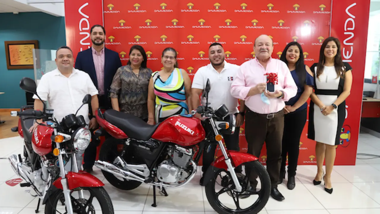 Entrega Premios 2do Sorteo Ahorroman&iacute;a del Banco Davivienda Salvadore&ntilde;o S.A., en la Agencia Davivienda del Centro Financiero en Avenida Ol&iacute;mpica en San Salvador, el 3 de junio de 2022
Foto Banco Davivienda /Salvador Melendez 
