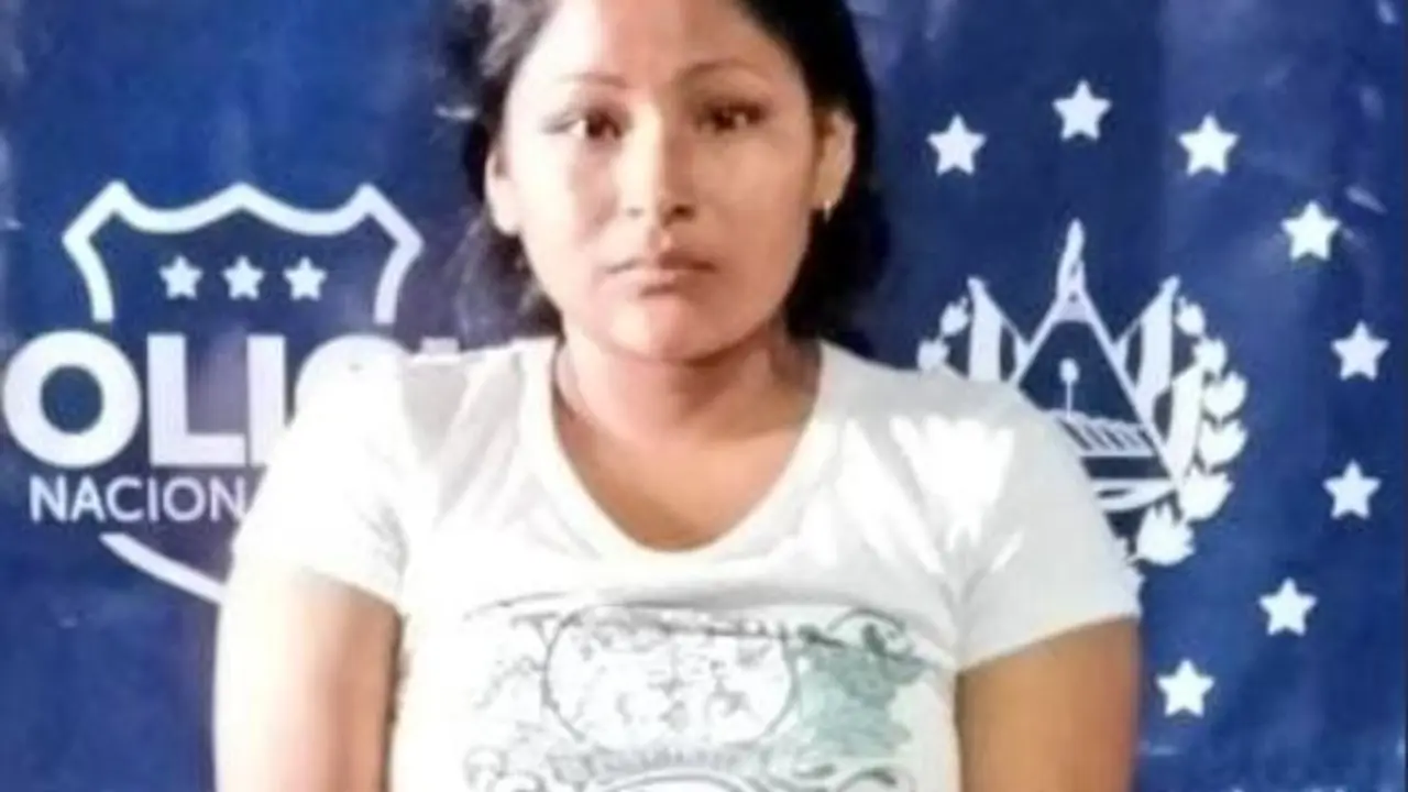 Extorsionar a comerciantes de la Plaza Merliot