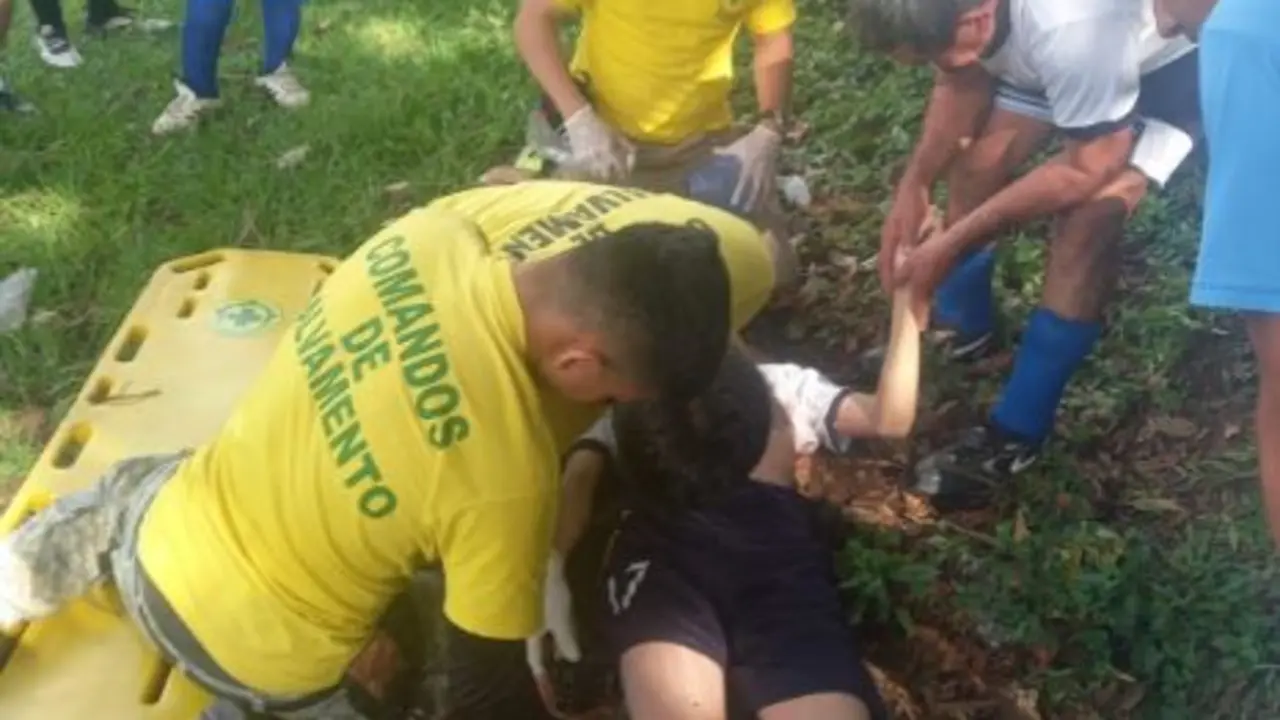 Futbolista adolescente en Sensuntepeque