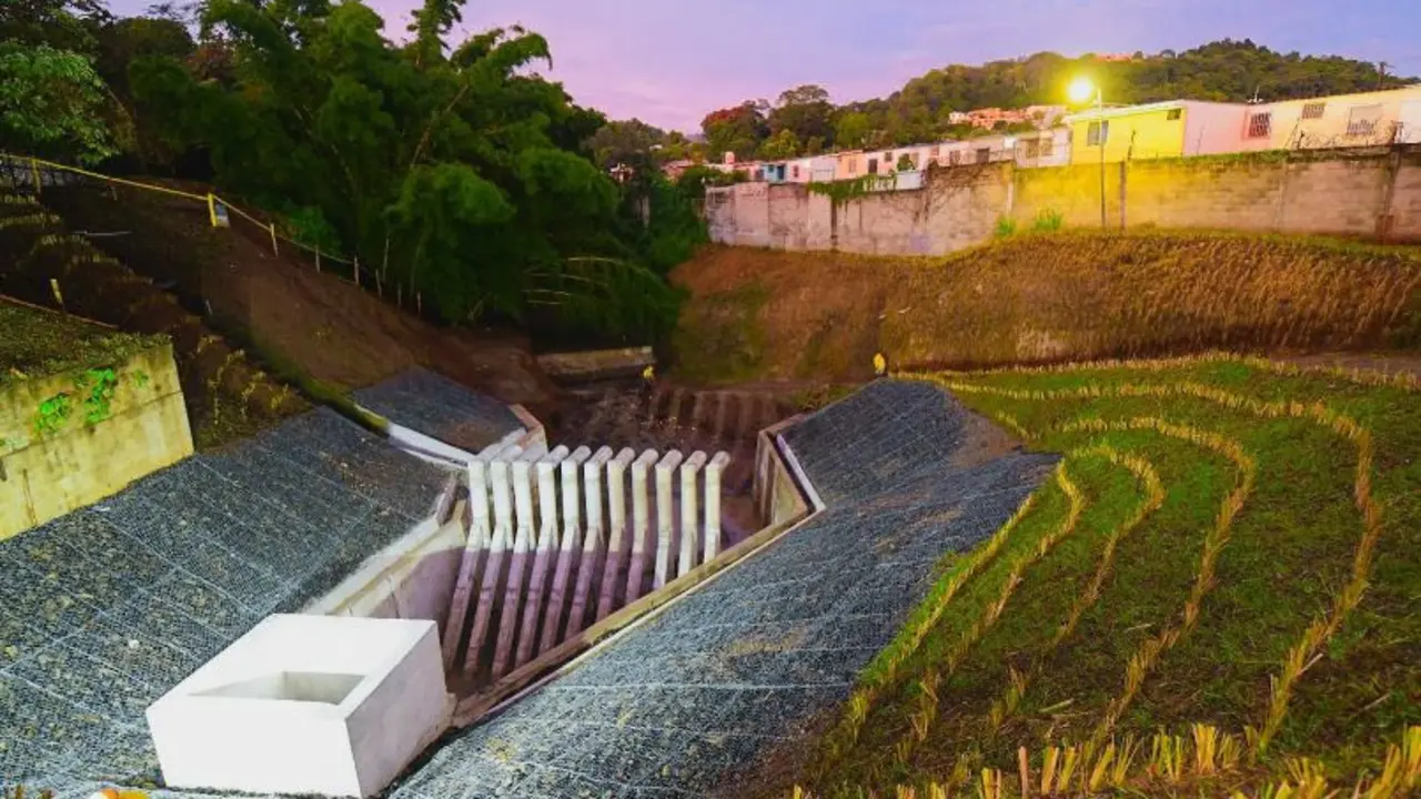 Obras de mitigaci&oacute;n en quebrada El Garrobo