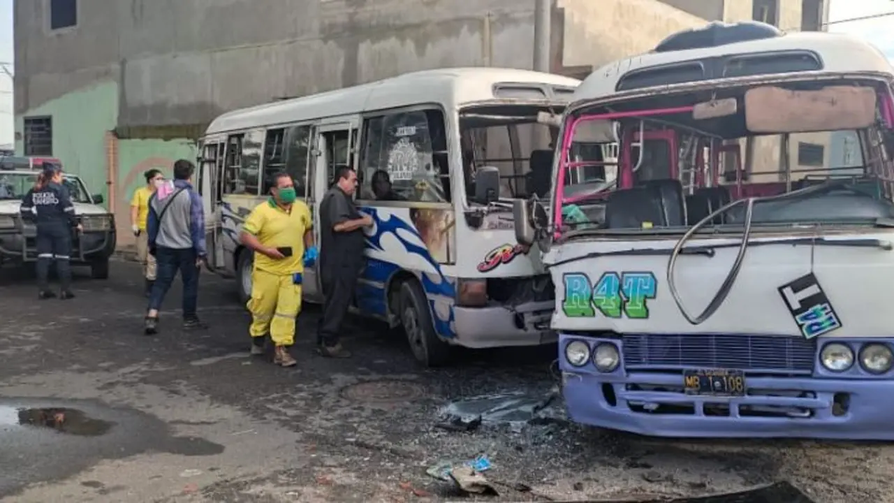 Choque de microbuses