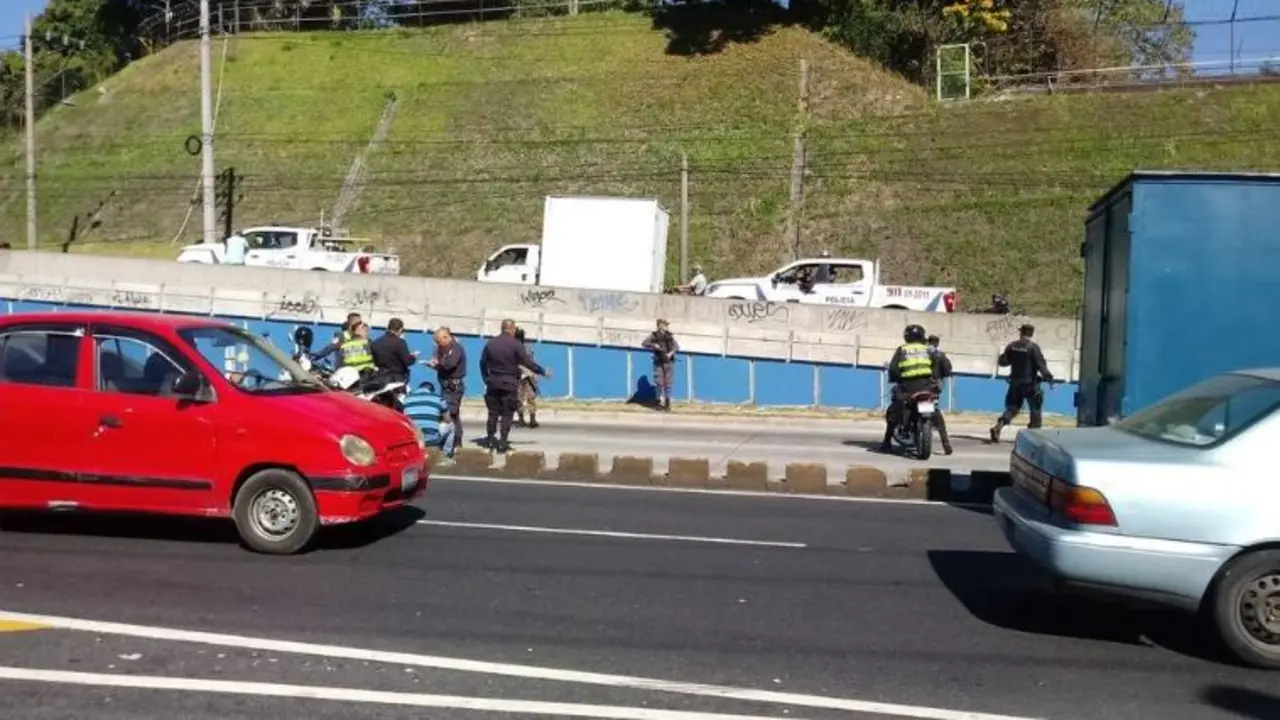 Hombre se lanza desde Molsa