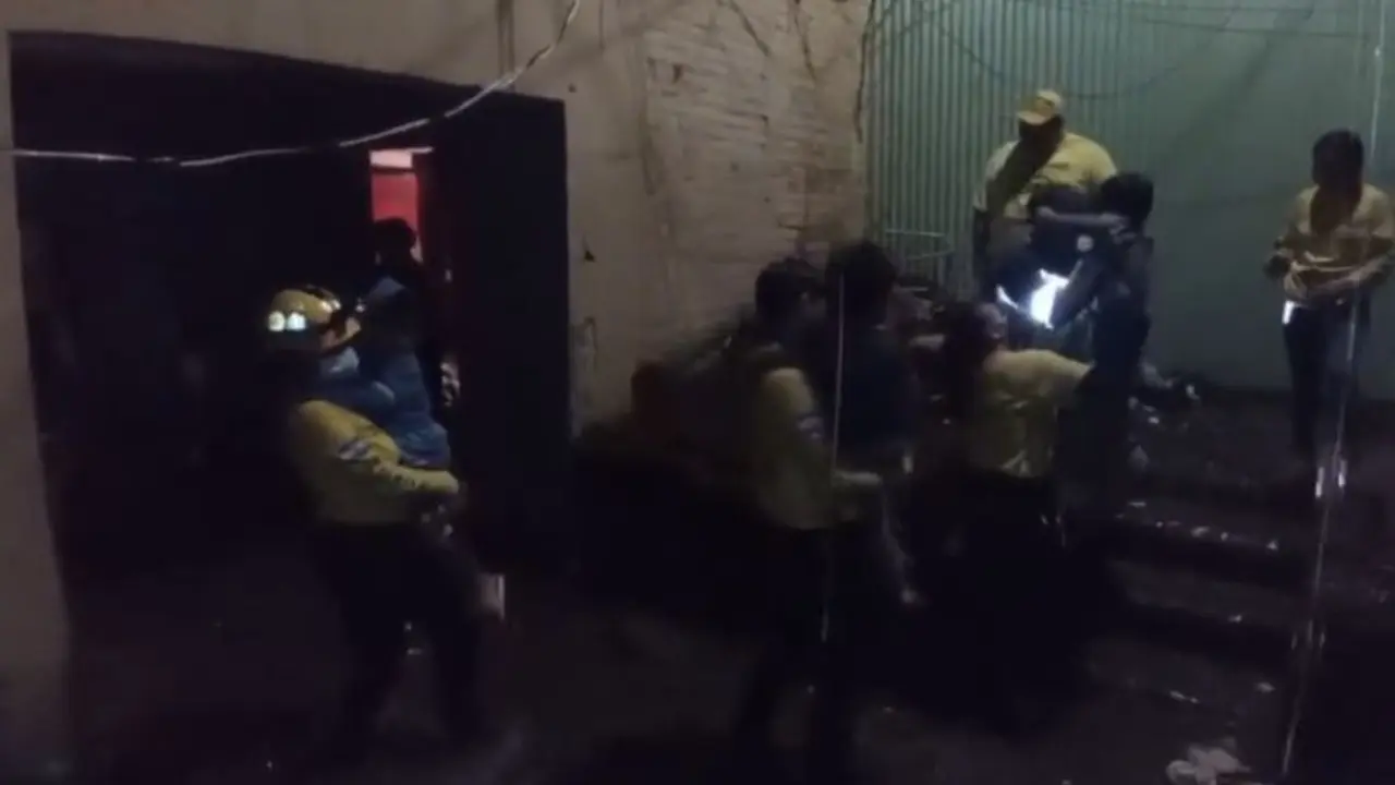 Evac&uacute;an a ni&ntilde;os y ancianos